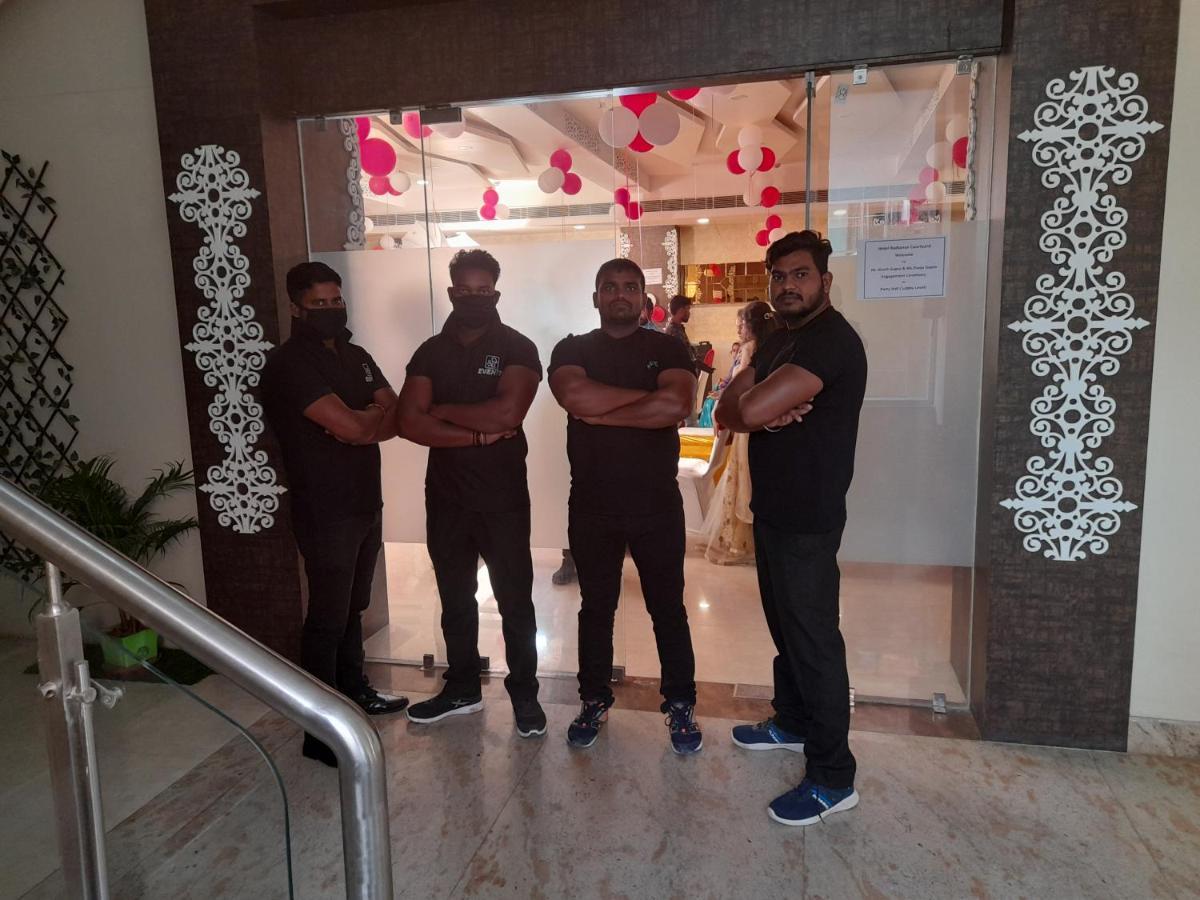 Hotel Radiance Courtyard Varanasi Exterior foto