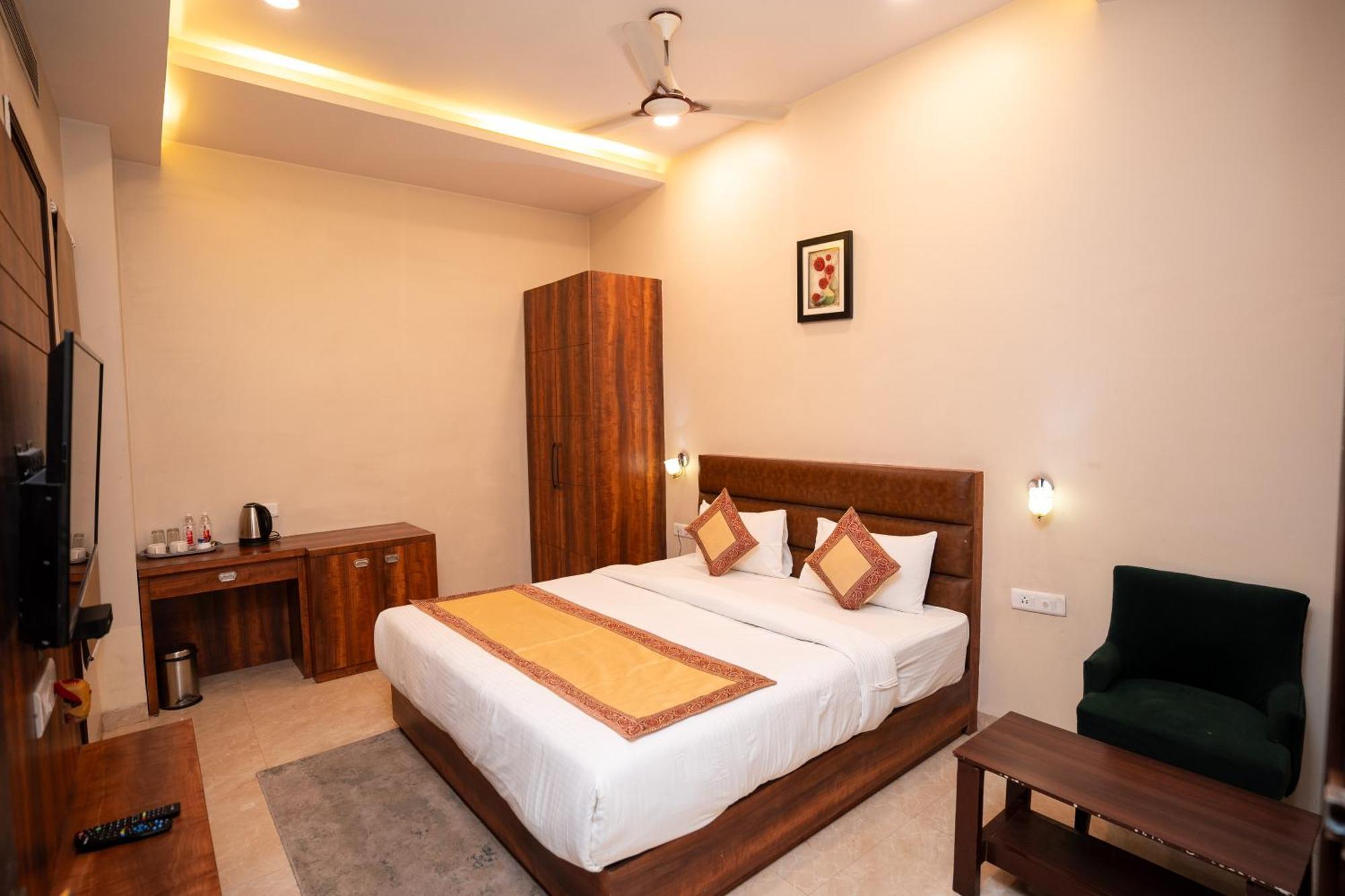 Hotel Radiance Courtyard Varanasi Exterior foto