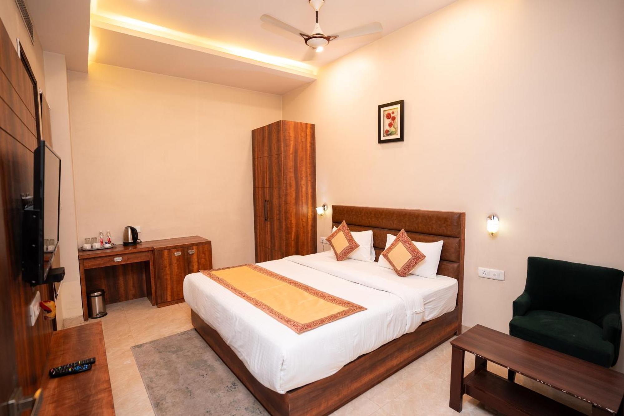 Hotel Radiance Courtyard Varanasi Exterior foto