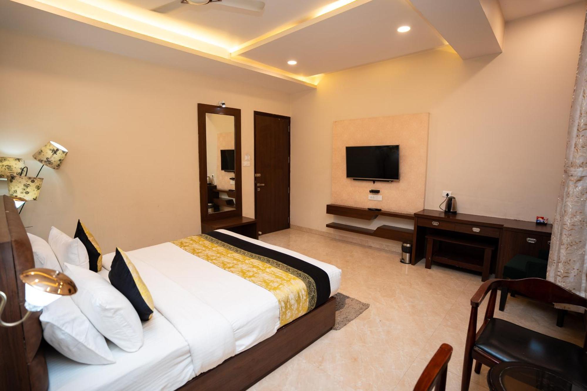 Hotel Radiance Courtyard Varanasi Exterior foto