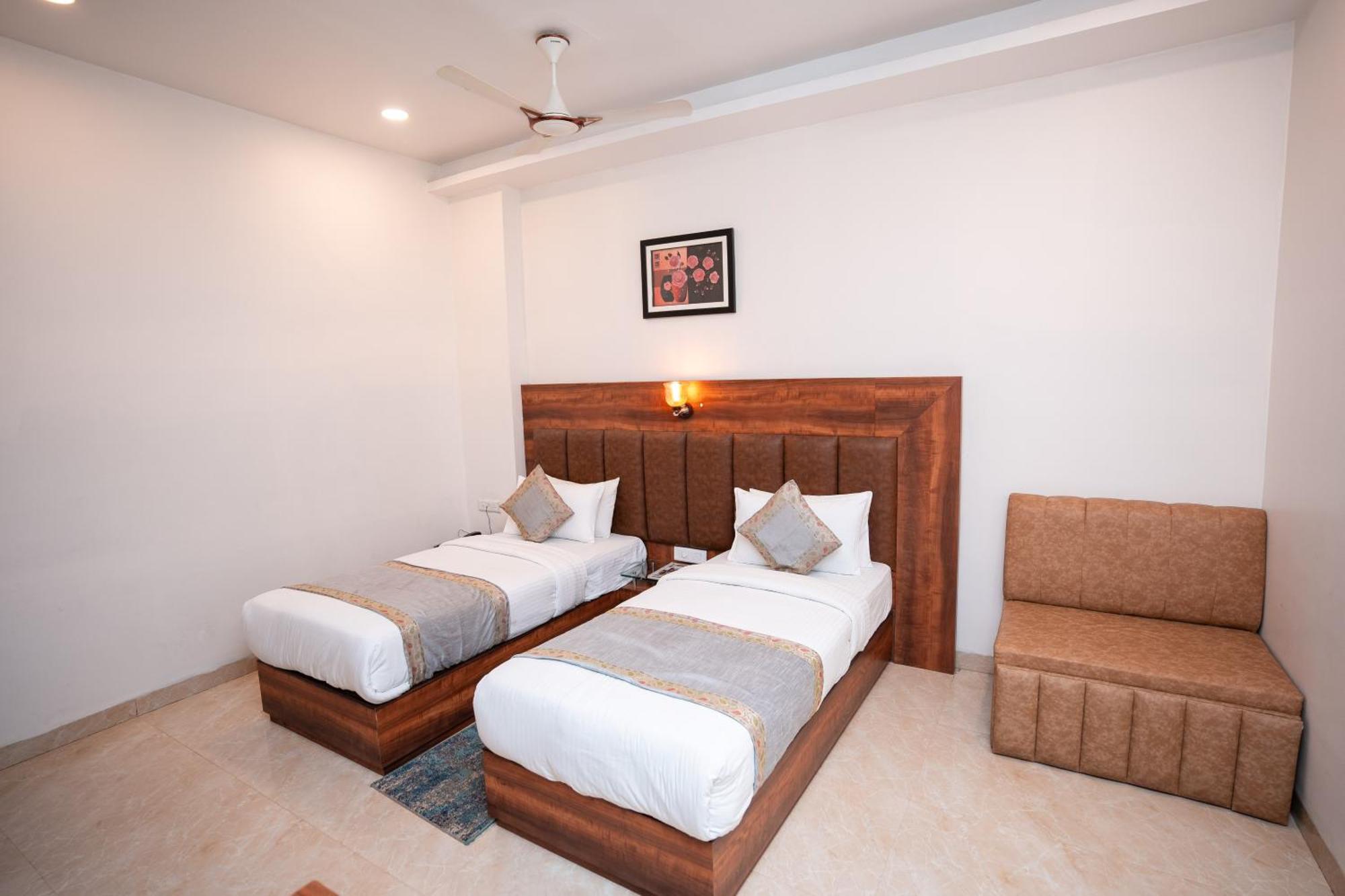 Hotel Radiance Courtyard Varanasi Exterior foto