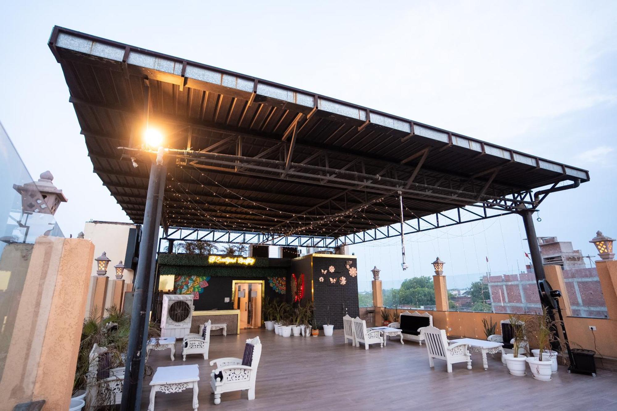 Hotel Radiance Courtyard Varanasi Exterior foto